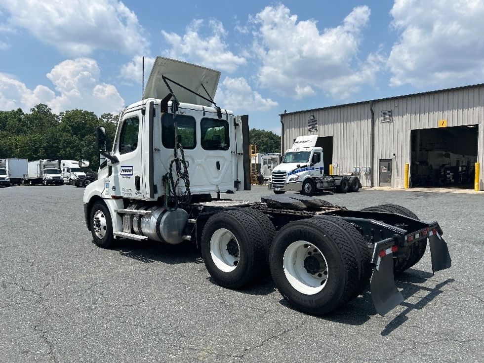 Day Cab Tractor-Heavy Duty Tractors-Freightliner-2021-T12664ST-Harrisburg-PA-292,415\n\t\tmiles-$ 63,250 - Image 5