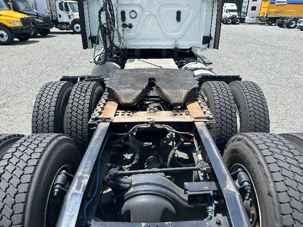 Day Cab Tractor-Heavy Duty Tractors-Freightliner-2021-T12664ST-Harrisburg-PA-292,415\n\t\tmiles-$ 63,250 - Image 6