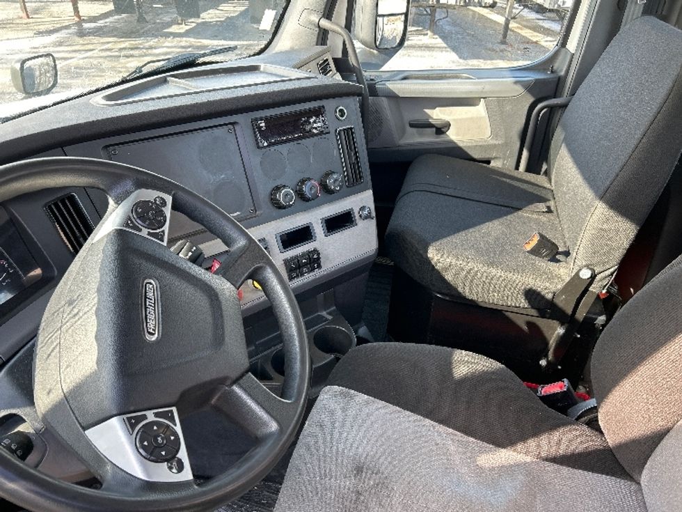 Day Cab Tractor-Heavy Duty Tractors-Freightliner-2021-T12664ST-Harrisburg-PA-315,554\n\t\tmiles-$ 70,250 - Image 10