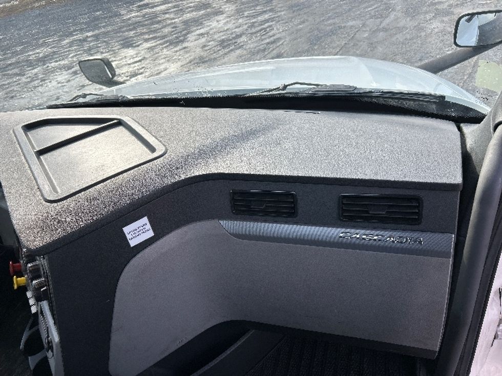 Day Cab Tractor-Heavy Duty Tractors-Freightliner-2021-T12664ST-Harrisburg-PA-315,554\n\t\tmiles-$ 70,250 - Image 13