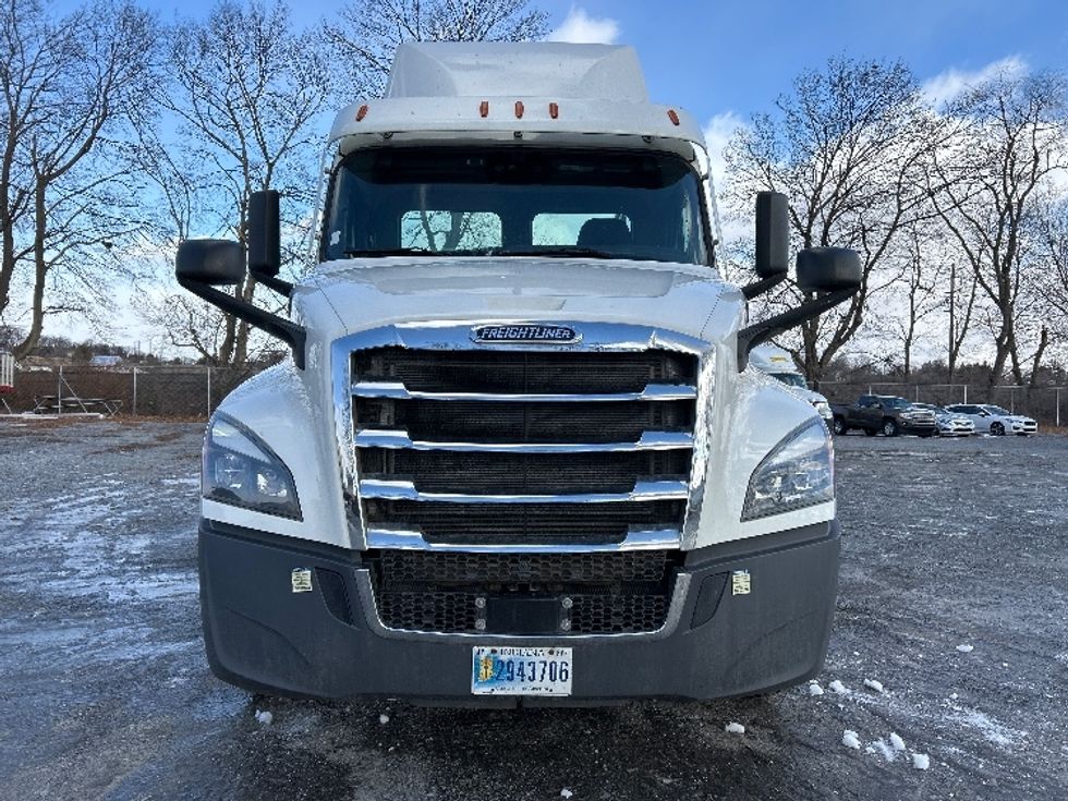 Day Cab Tractor-Heavy Duty Tractors-Freightliner-2021-T12664ST-Harrisburg-PA-315,554\n\t\tmiles-$ 70,250 - Image 2