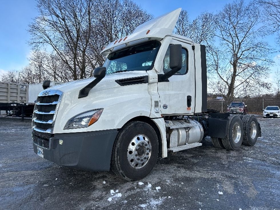 Day Cab Tractor-Heavy Duty Tractors-Freightliner-2021-T12664ST-Harrisburg-PA-315,554\n\t\tmiles-$ 70,250 - Image 3