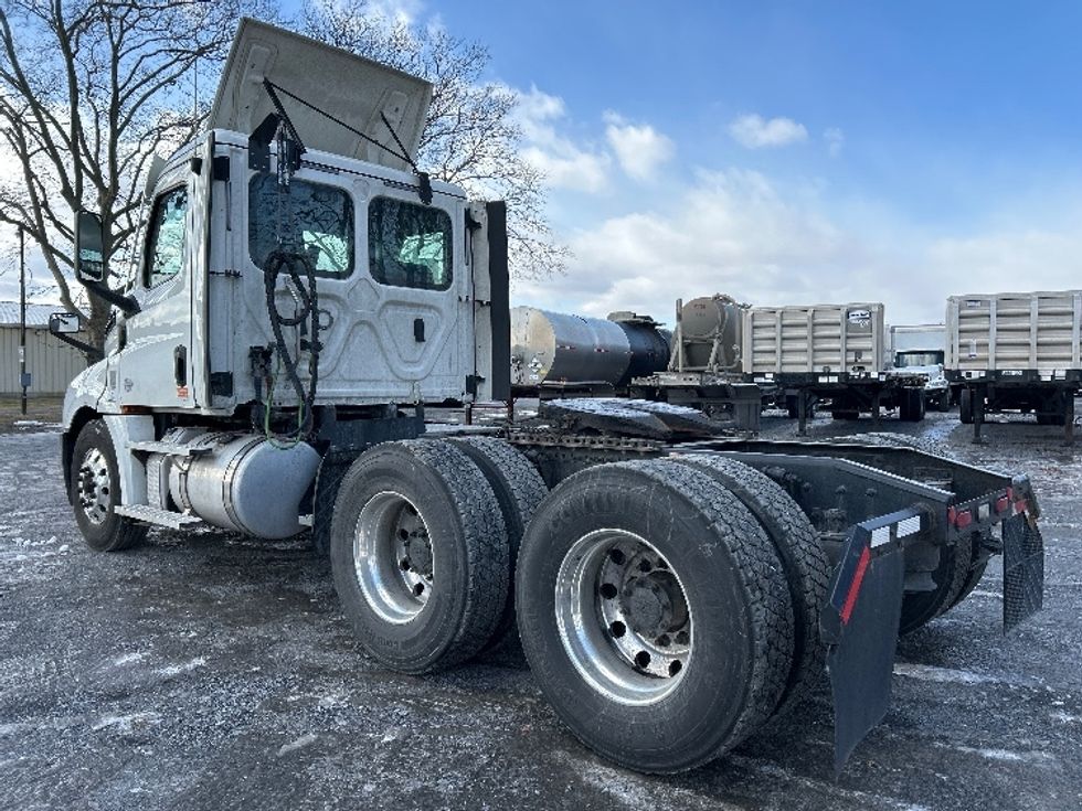 Day Cab Tractor-Heavy Duty Tractors-Freightliner-2021-T12664ST-Harrisburg-PA-315,554\n\t\tmiles-$ 70,250 - Image 5