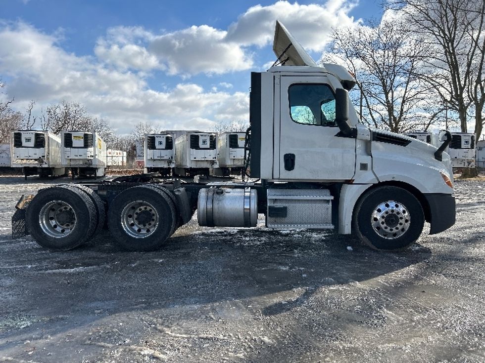 Day Cab Tractor-Heavy Duty Tractors-Freightliner-2021-T12664ST-Harrisburg-PA-315,554\n\t\tmiles-$ 70,250 - Image 8