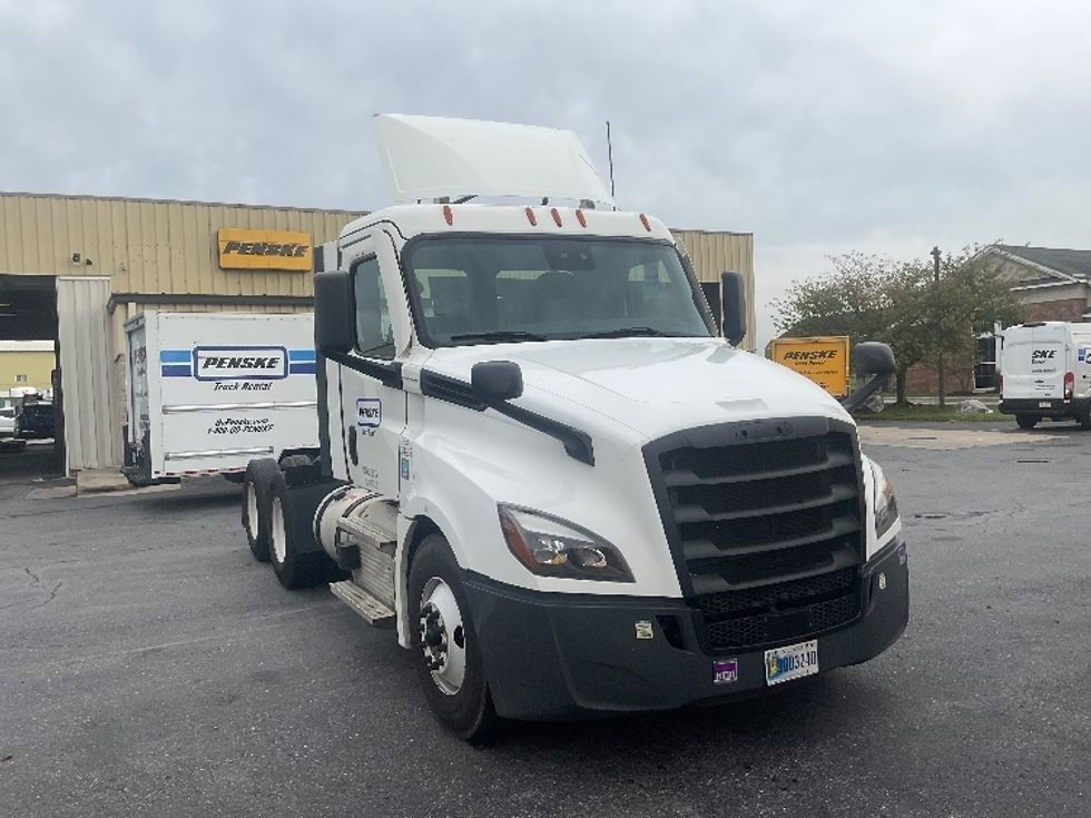 Day Cab Tractor-Heavy Duty Tractors-Freightliner-2021-T12664ST-Harrisburg-PA-544,747\n\t\tmiles-$ 40,000 - Image 1