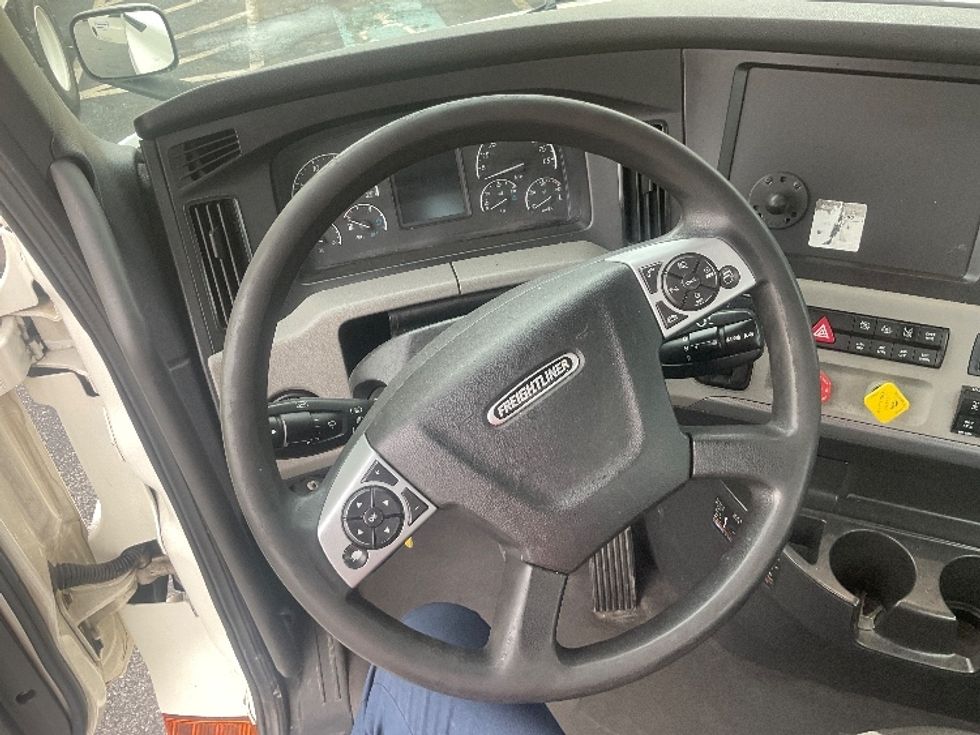 Day Cab Tractor-Heavy Duty Tractors-Freightliner-2021-T12664ST-Harrisburg-PA-544,747\n\t\tmiles-$ 40,000 - Image 11