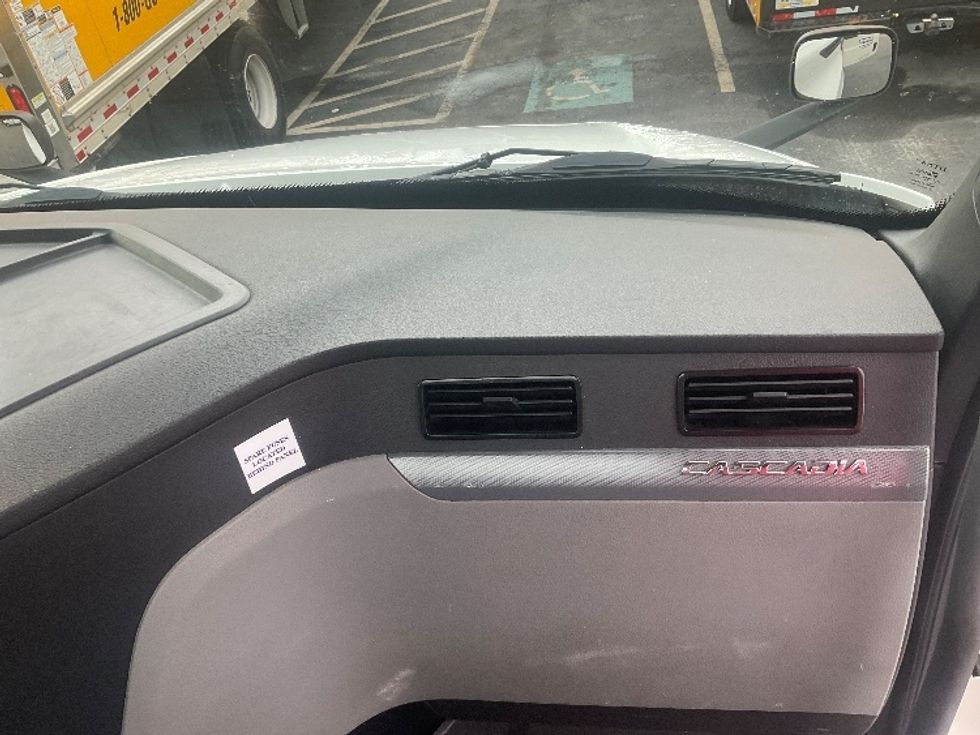 Day Cab Tractor-Heavy Duty Tractors-Freightliner-2021-T12664ST-Harrisburg-PA-544,747\n\t\tmiles-$ 40,000 - Image 13