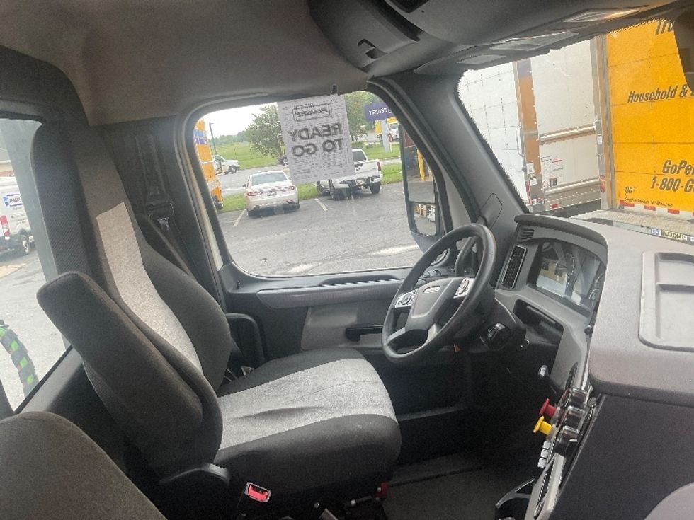 Day Cab Tractor-Heavy Duty Tractors-Freightliner-2021-T12664ST-Harrisburg-PA-544,747\n\t\tmiles-$ 40,000 - Image 14