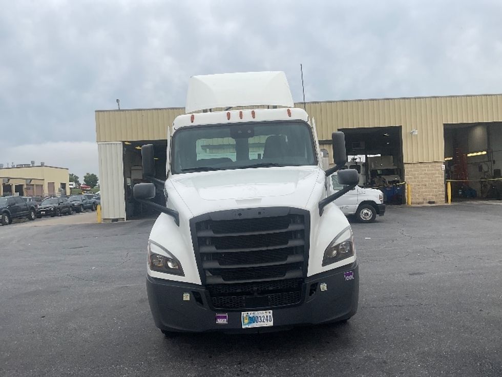 Day Cab Tractor-Heavy Duty Tractors-Freightliner-2021-T12664ST-Harrisburg-PA-544,747\n\t\tmiles-$ 40,000 - Image 2