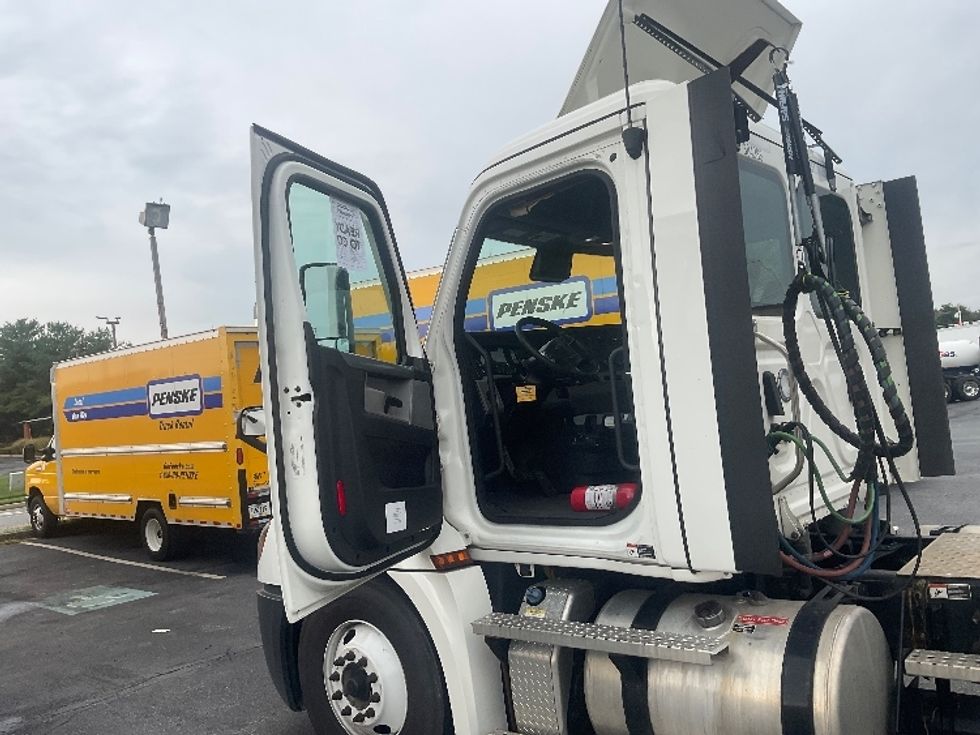 Day Cab Tractor-Heavy Duty Tractors-Freightliner-2021-T12664ST-Harrisburg-PA-544,747\n\t\tmiles-$ 40,000 - Image 9