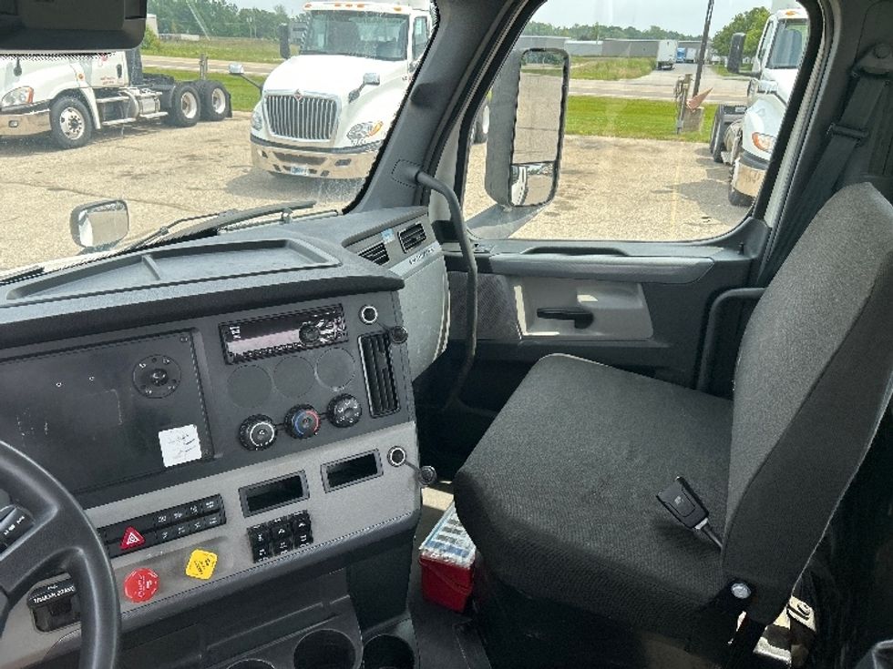 Day Cab Tractor-Heavy Duty Tractors-Freightliner-2021-T12664ST-Holland-MI-456,923\n\t\tmiles-$ 50,750 - Image 10