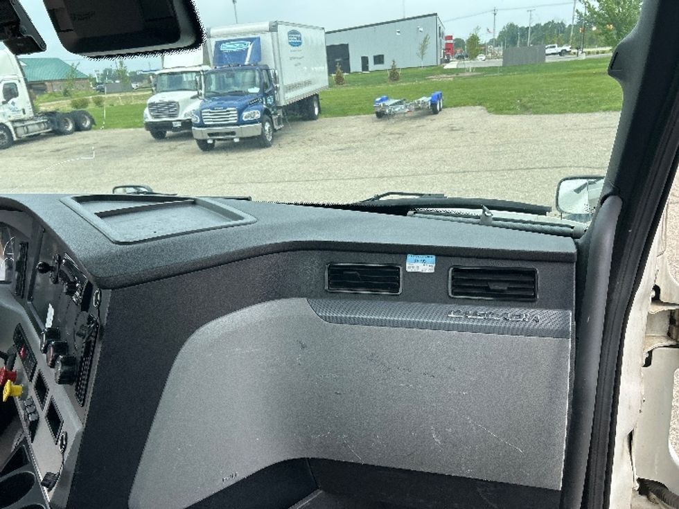 Day Cab Tractor-Heavy Duty Tractors-Freightliner-2021-T12664ST-Holland-MI-456,923\n\t\tmiles-$ 50,750 - Image 13