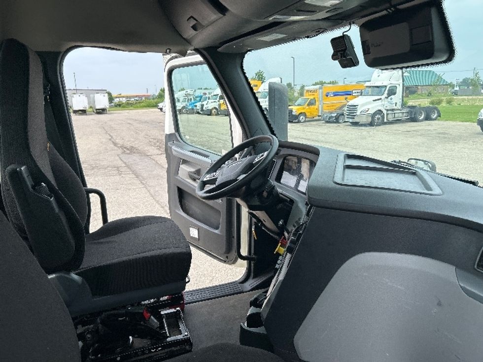 Day Cab Tractor-Heavy Duty Tractors-Freightliner-2021-T12664ST-Holland-MI-456,923\n\t\tmiles-$ 50,750 - Image 14