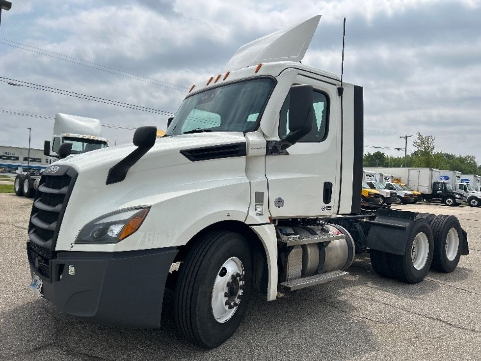 Day Cab Tractor-Heavy Duty Tractors-Freightliner-2021-T12664ST-Holland-MI-456,923\n\t\tmiles-$ 50,750 - Image 3