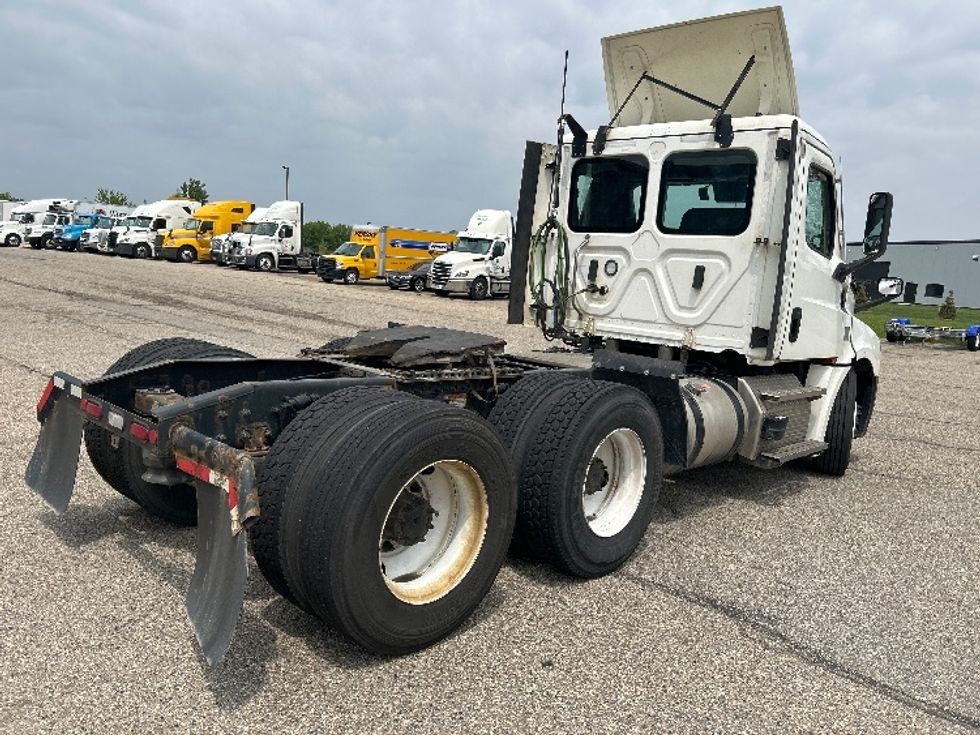 Day Cab Tractor-Heavy Duty Tractors-Freightliner-2021-T12664ST-Holland-MI-456,923\n\t\tmiles-$ 50,750 - Image 7