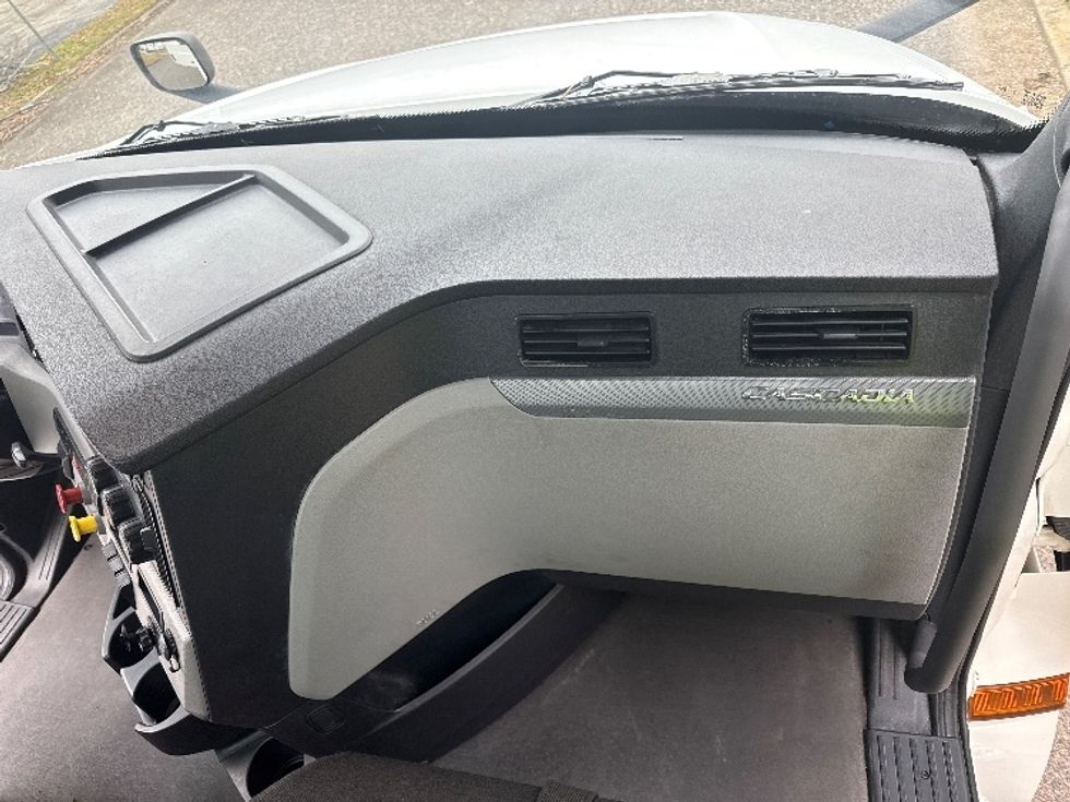 Day Cab Tractor-Heavy Duty Tractors-Freightliner-2021-T12664ST-Homewood-AL-384,078\n\t\tmiles-$ 60,250 - Image 13