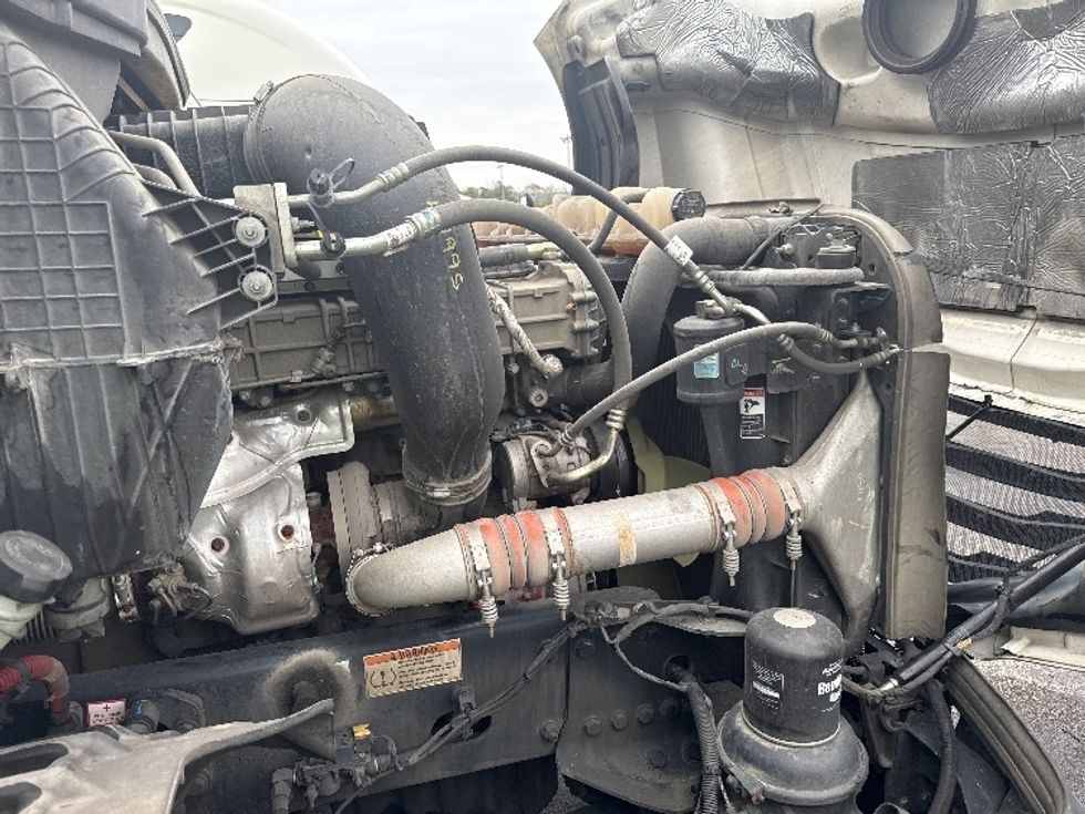 Day Cab Tractor-Heavy Duty Tractors-Freightliner-2021-T12664ST-Homewood-AL-384,078\n\t\tmiles-$ 60,250 - Image 15