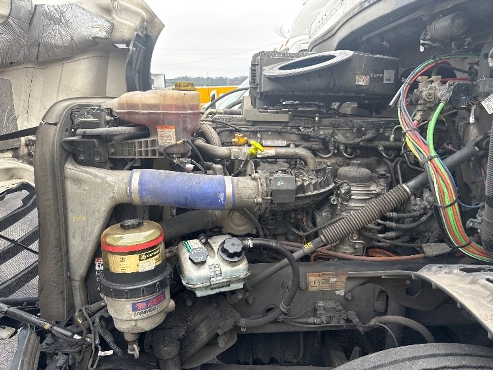 Day Cab Tractor-Heavy Duty Tractors-Freightliner-2021-T12664ST-Homewood-AL-384,078\n\t\tmiles-$ 60,250 - Image 16