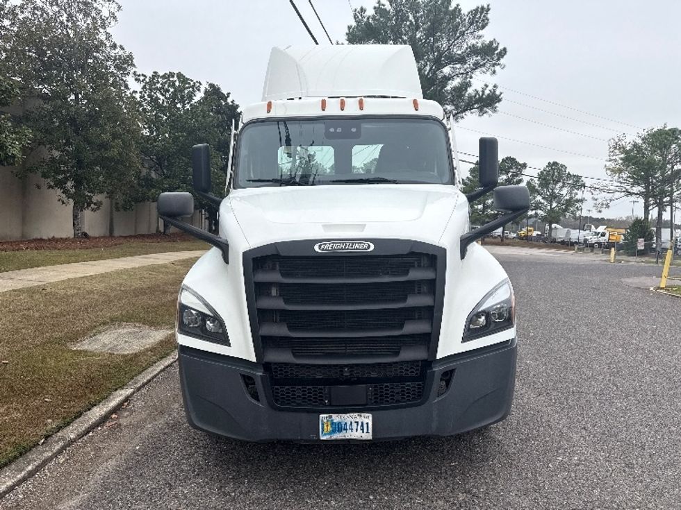 Day Cab Tractor-Heavy Duty Tractors-Freightliner-2021-T12664ST-Homewood-AL-384,078\n\t\tmiles-$ 60,250 - Image 2