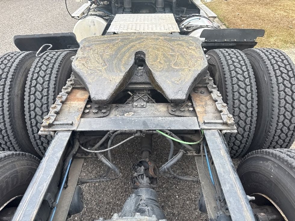 Day Cab Tractor-Heavy Duty Tractors-Freightliner-2021-T12664ST-Homewood-AL-384,078\n\t\tmiles-$ 60,250 - Image 6