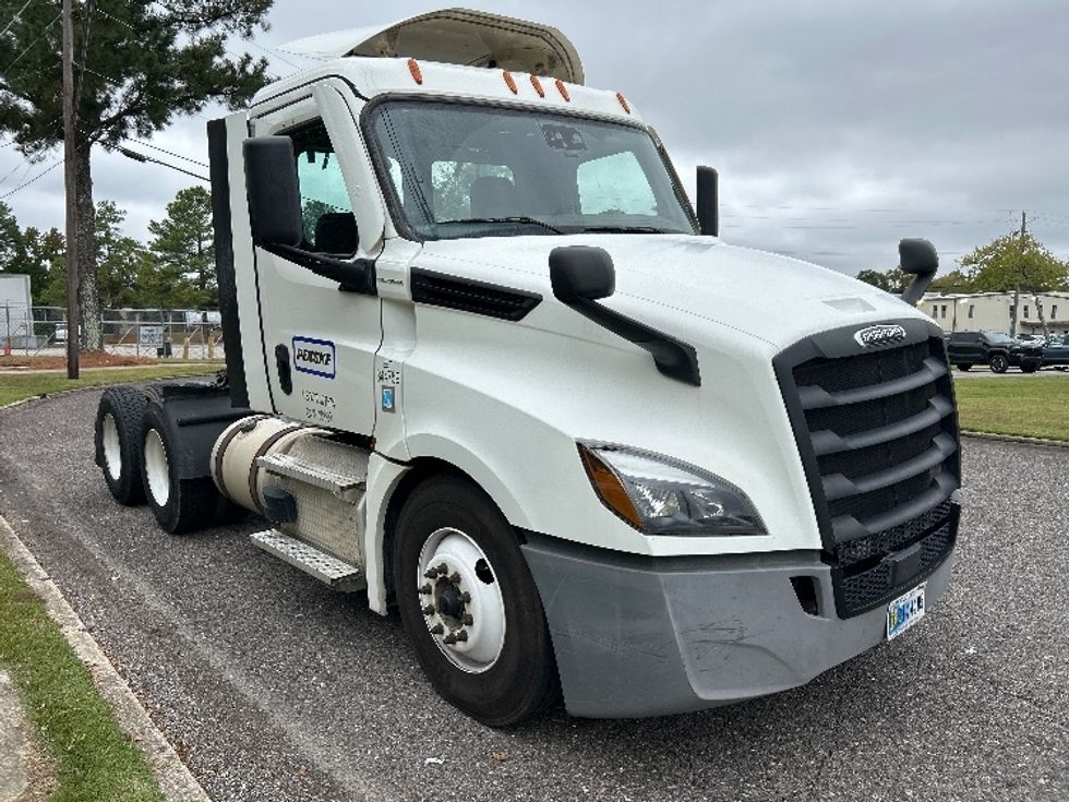 Day Cab Tractor-Heavy Duty Tractors-Freightliner-2021-T12664ST-Homewood-AL-467,849\n\t\tmiles-$ 51,750 - Image 1