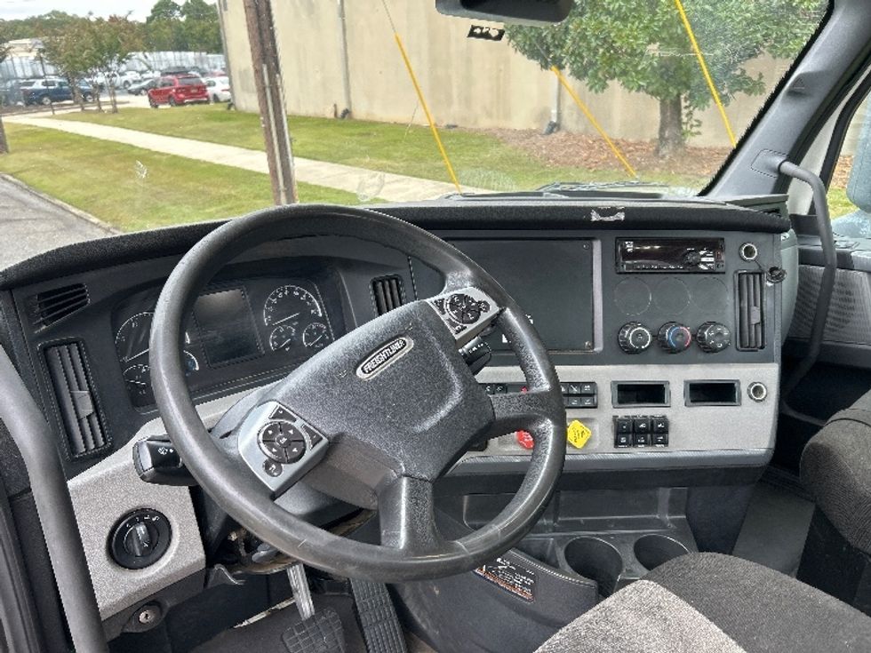 Day Cab Tractor-Heavy Duty Tractors-Freightliner-2021-T12664ST-Homewood-AL-467,849\n\t\tmiles-$ 51,750 - Image 10