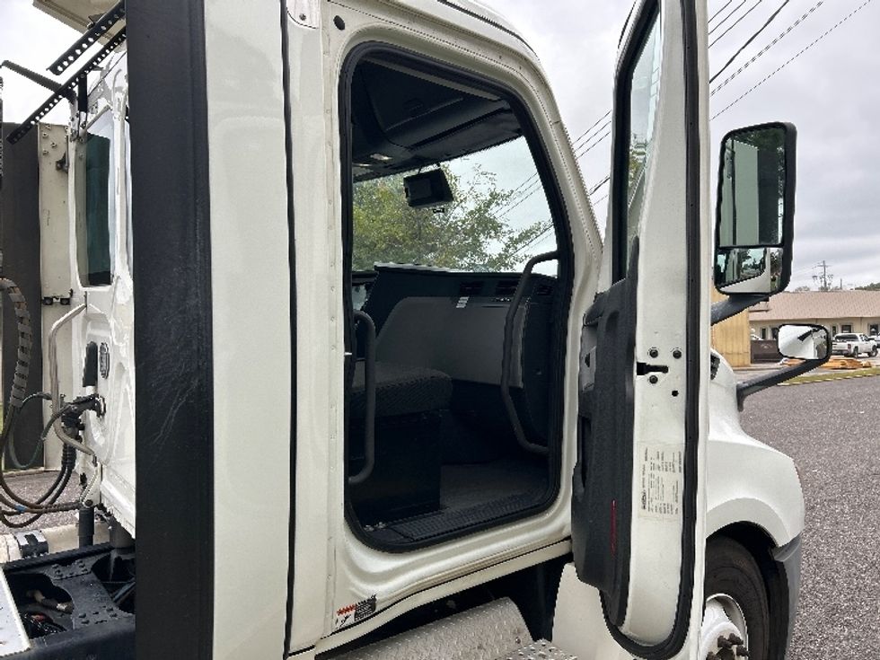 Day Cab Tractor-Heavy Duty Tractors-Freightliner-2021-T12664ST-Homewood-AL-467,849\n\t\tmiles-$ 51,750 - Image 12