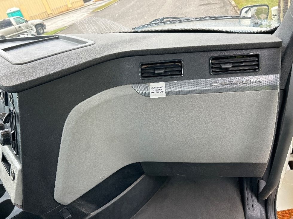 Day Cab Tractor-Heavy Duty Tractors-Freightliner-2021-T12664ST-Homewood-AL-467,849\n\t\tmiles-$ 51,750 - Image 13