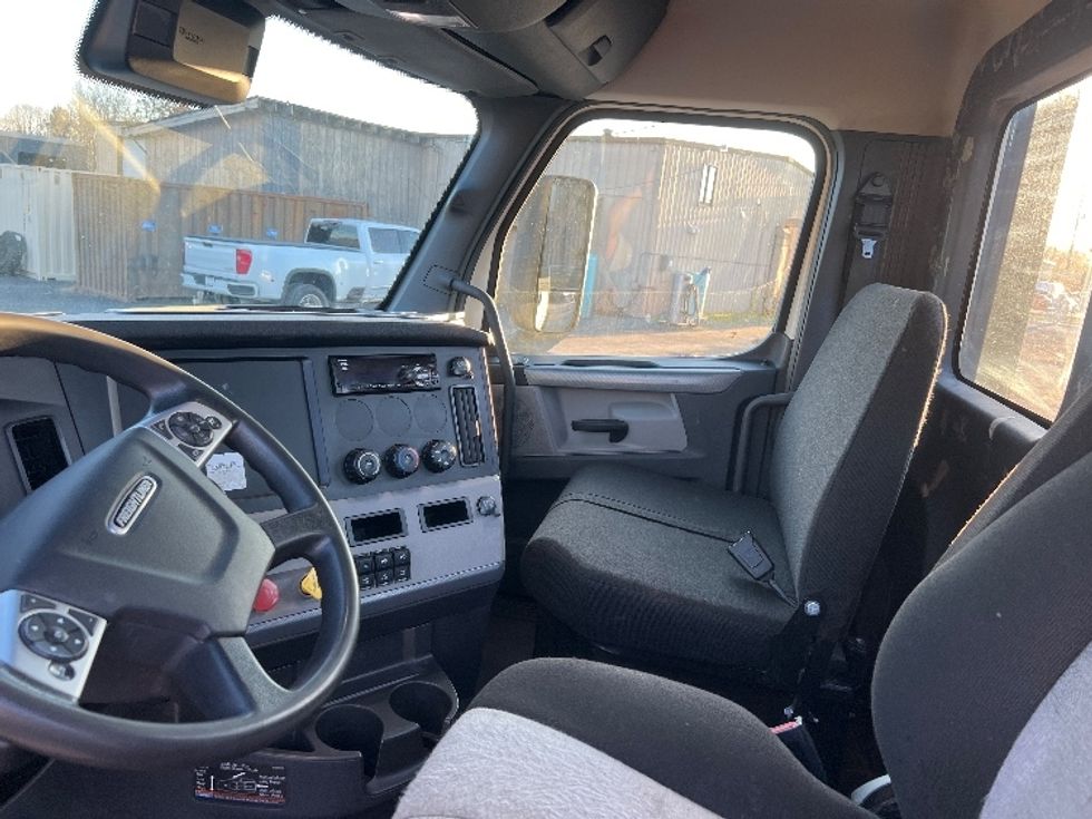 Day Cab Tractor-Heavy Duty Tractors-Freightliner-2021-T12664ST-Indian Trail-NC-217,664\n\t\tmiles-$ 70,000 - Image 10