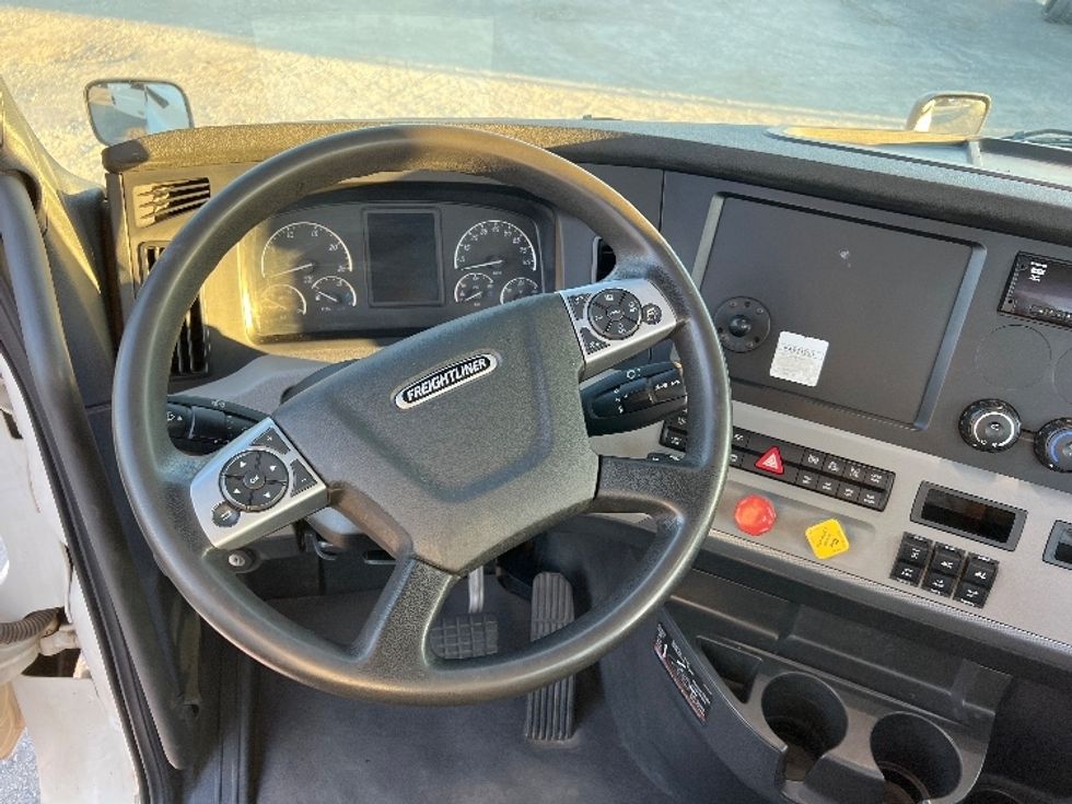 Day Cab Tractor-Heavy Duty Tractors-Freightliner-2021-T12664ST-Indian Trail-NC-217,664\n\t\tmiles-$ 70,000 - Image 11