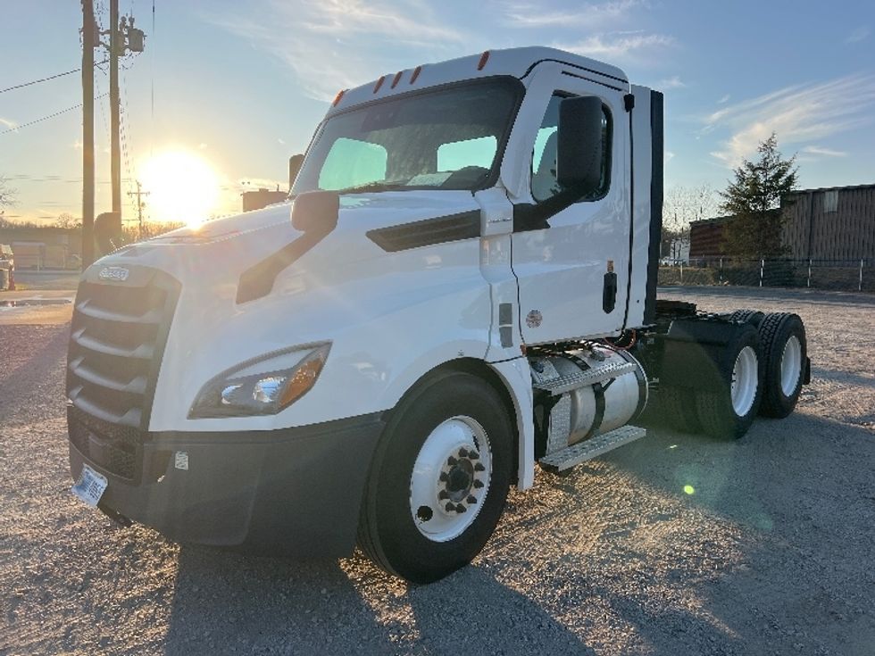 Day Cab Tractor-Heavy Duty Tractors-Freightliner-2021-T12664ST-Indian Trail-NC-217,664\n\t\tmiles-$ 70,000 - Image 3