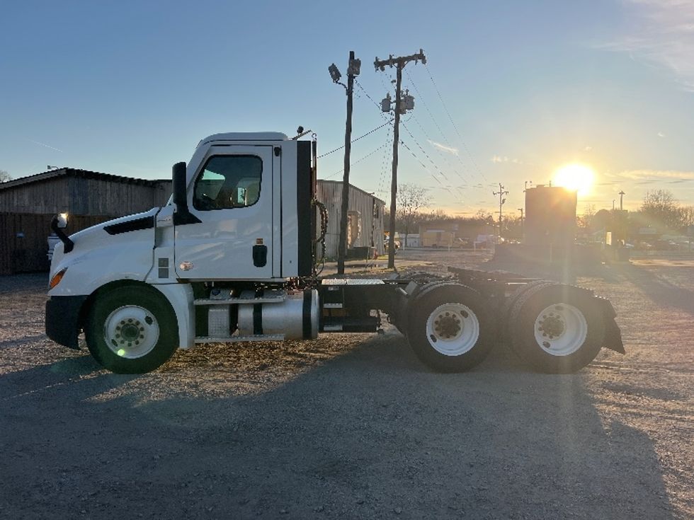 Day Cab Tractor-Heavy Duty Tractors-Freightliner-2021-T12664ST-Indian Trail-NC-217,664\n\t\tmiles-$ 70,000 - Image 4
