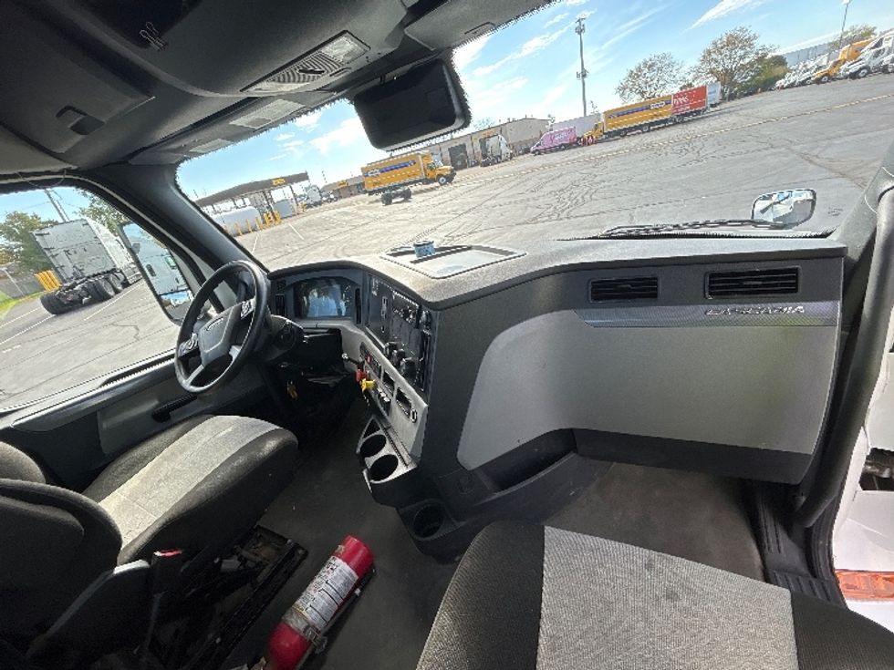 Day Cab Tractor-Heavy Duty Tractors-Freightliner-2021-T12664ST-Indianapolis-IN-318,833\n\t\tmiles-$ 61,250 - Image 13