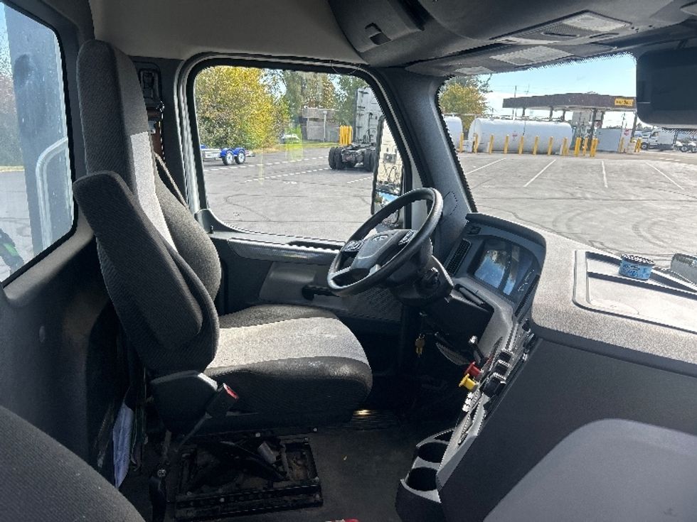 Day Cab Tractor-Heavy Duty Tractors-Freightliner-2021-T12664ST-Indianapolis-IN-318,833\n\t\tmiles-$ 61,250 - Image 14