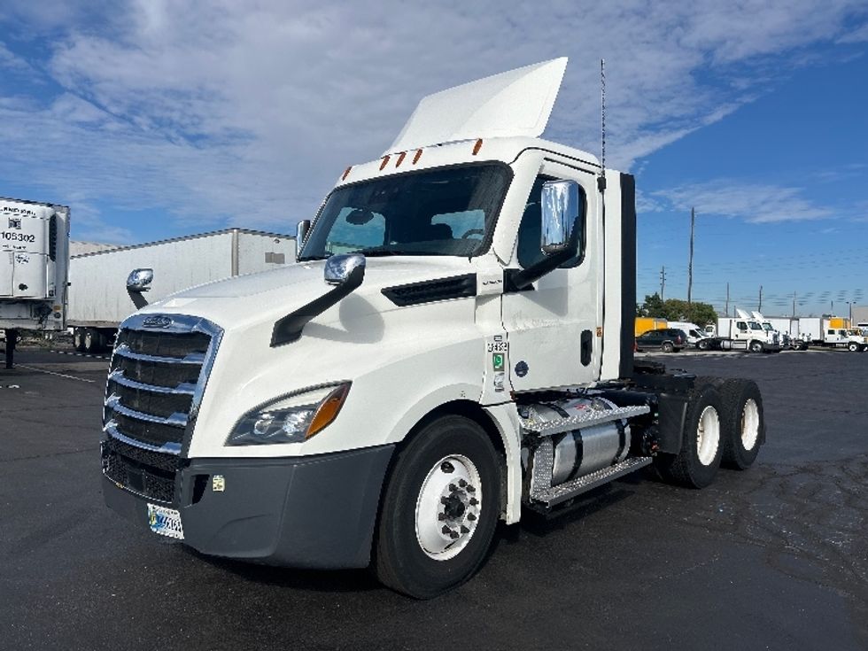 Day Cab Tractor-Heavy Duty Tractors-Freightliner-2021-T12664ST-Indianapolis-IN-318,833\n\t\tmiles-$ 61,250 - Image 3