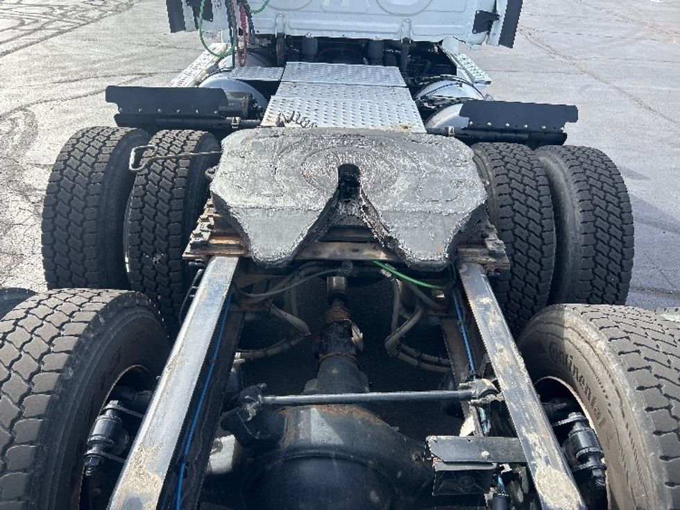 Day Cab Tractor-Heavy Duty Tractors-Freightliner-2021-T12664ST-Indianapolis-IN-318,833\n\t\tmiles-$ 61,250 - Image 6