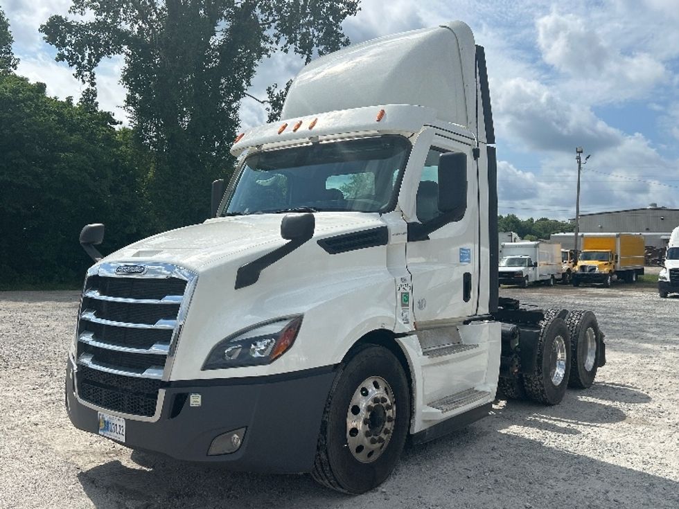 Day Cab Tractor-Heavy Duty Tractors-Freightliner-2021-T12664ST-Jackson-TN-166,438\n\t\tmiles-$ 74,500 - Image 3