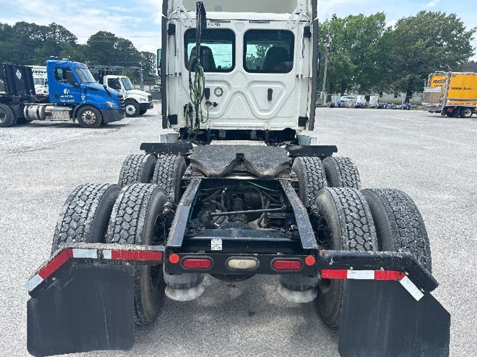 Day Cab Tractor-Heavy Duty Tractors-Freightliner-2021-T12664ST-Jackson-TN-166,438\n\t\tmiles-$ 74,500 - Image 6