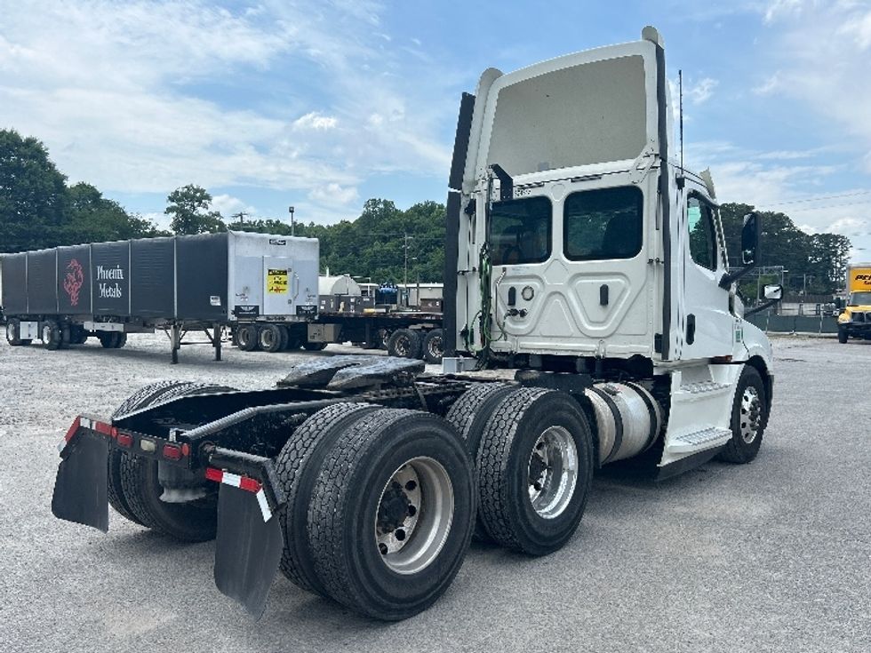Day Cab Tractor-Heavy Duty Tractors-Freightliner-2021-T12664ST-Jackson-TN-166,438\n\t\tmiles-$ 74,500 - Image 7