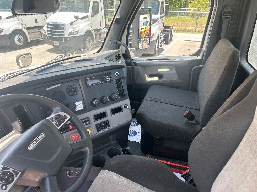 Day Cab Tractor-Heavy Duty Tractors-Freightliner-2021-T12664ST-Jacksonville-FL-534,970\n\t\tmiles-$ 44,750 - Image 10