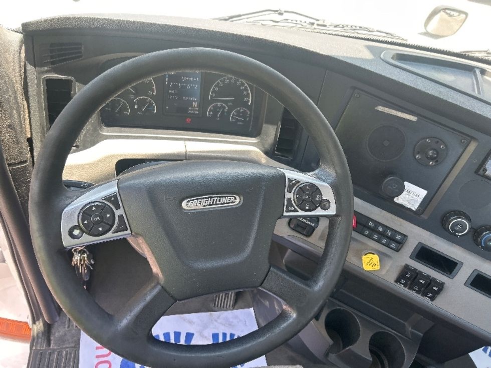 Day Cab Tractor-Heavy Duty Tractors-Freightliner-2021-T12664ST-Jacksonville-FL-534,970\n\t\tmiles-$ 44,750 - Image 11