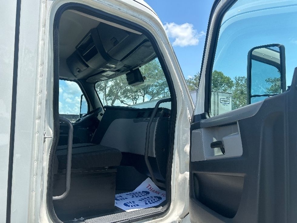 Day Cab Tractor-Heavy Duty Tractors-Freightliner-2021-T12664ST-Jacksonville-FL-534,970\n\t\tmiles-$ 44,750 - Image 12