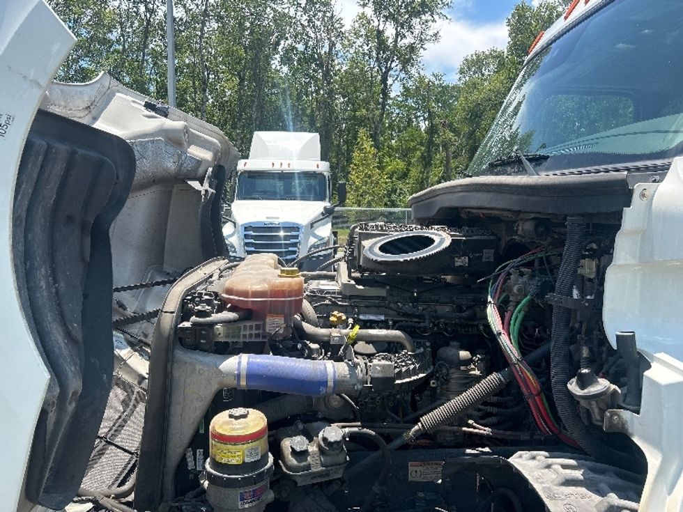 Day Cab Tractor-Heavy Duty Tractors-Freightliner-2021-T12664ST-Jacksonville-FL-534,970\n\t\tmiles-$ 44,750 - Image 16