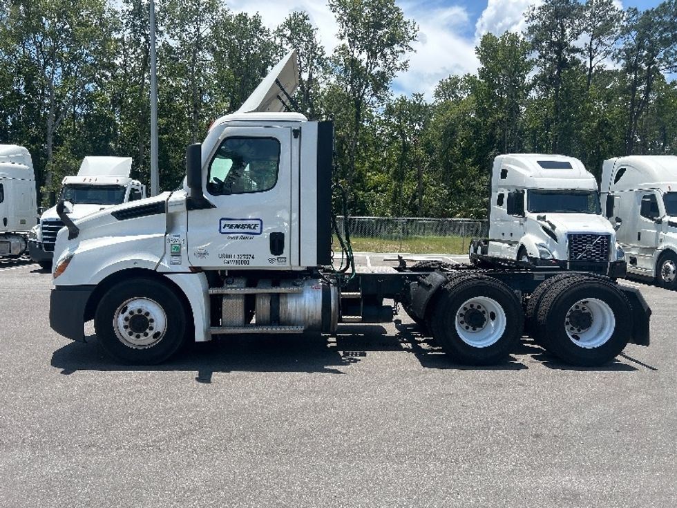 Day Cab Tractor-Heavy Duty Tractors-Freightliner-2021-T12664ST-Jacksonville-FL-534,970\n\t\tmiles-$ 44,750 - Image 4