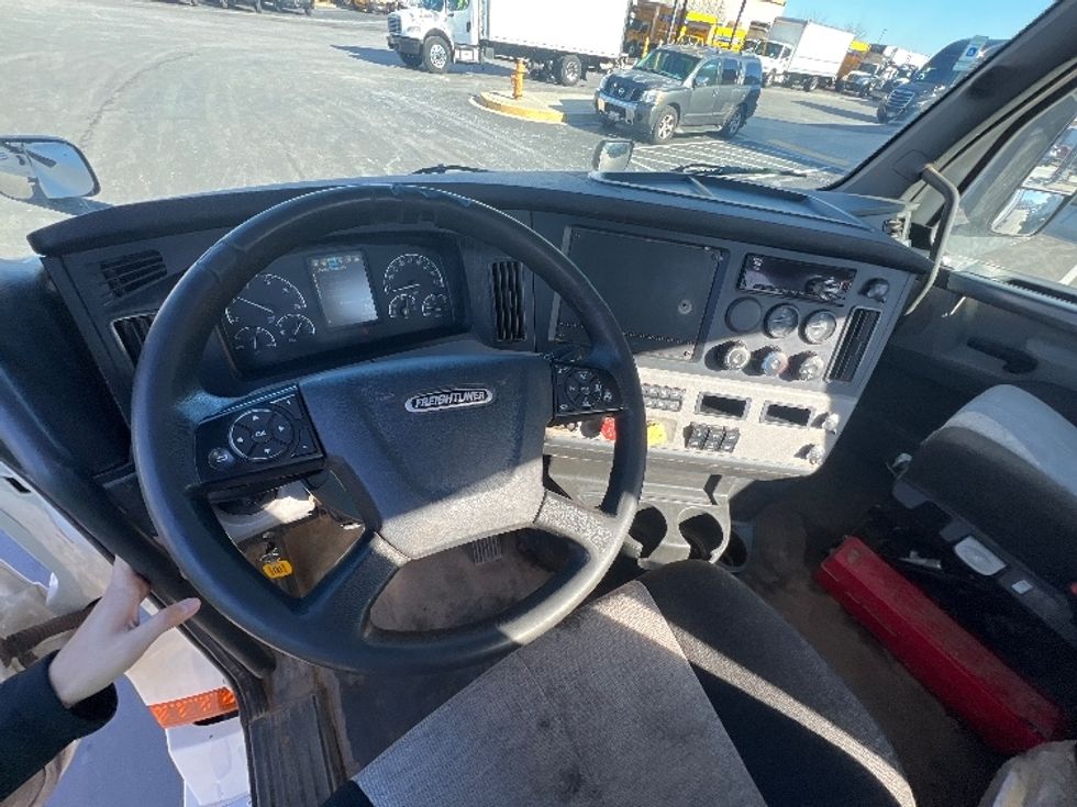 Day Cab Tractor-Heavy Duty Tractors-Freightliner-2021-T12664ST-Jessup-MD-192,308\n\t\tmiles-$ 65,500 - Image 10