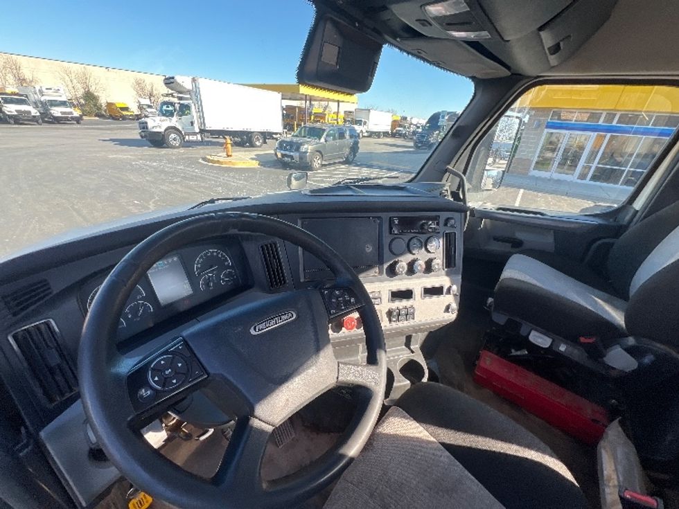 Day Cab Tractor-Heavy Duty Tractors-Freightliner-2021-T12664ST-Jessup-MD-192,308\n\t\tmiles-$ 65,500 - Image 11