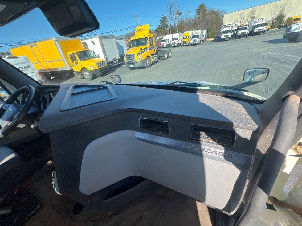 Day Cab Tractor-Heavy Duty Tractors-Freightliner-2021-T12664ST-Jessup-MD-192,308\n\t\tmiles-$ 65,500 - Image 13