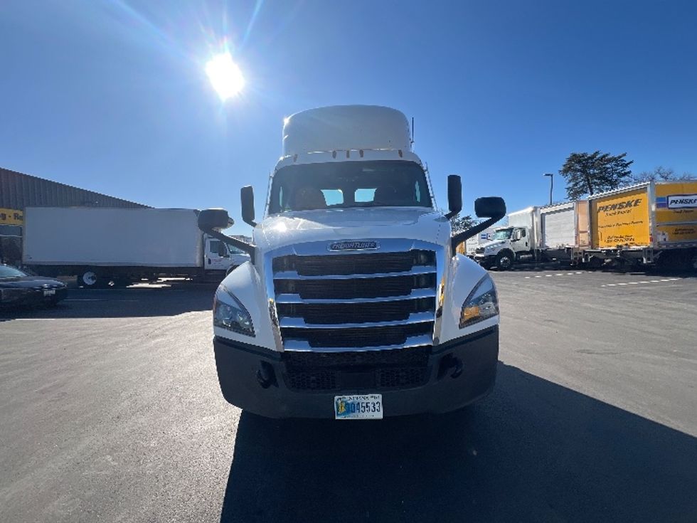 Day Cab Tractor-Heavy Duty Tractors-Freightliner-2021-T12664ST-Jessup-MD-192,308\n\t\tmiles-$ 65,500 - Image 2