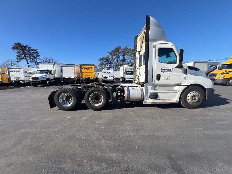 Day Cab Tractor-Heavy Duty Tractors-Freightliner-2021-T12664ST-Jessup-MD-192,308\n\t\tmiles-$ 65,500 - Image 8