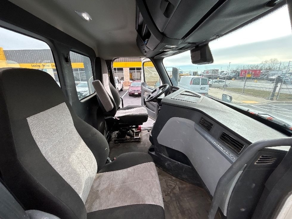 Day Cab Tractor-Heavy Duty Tractors-Freightliner-2021-T12664ST-Jessup-MD-267,124\n\t\tmiles-$ 60,500 - Image 14